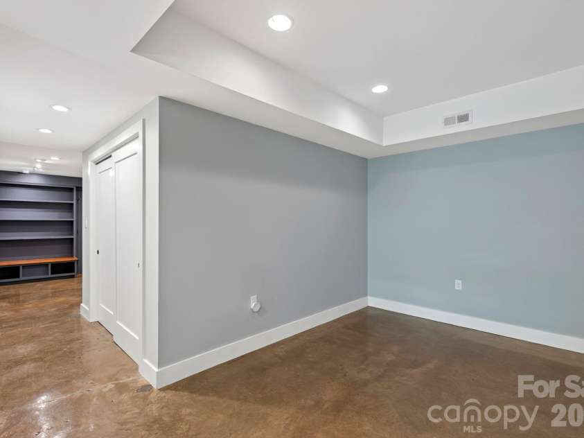 12 Beech Tree Lane, Asheville, NC 28804.  MLS# CAR4406184, YatesRealty ID 42943. 