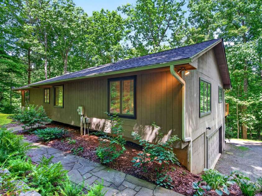 12 Beech Tree Lane, Asheville, NC 28804.  MLS# CAR4406184, YatesRealty ID 42943. 