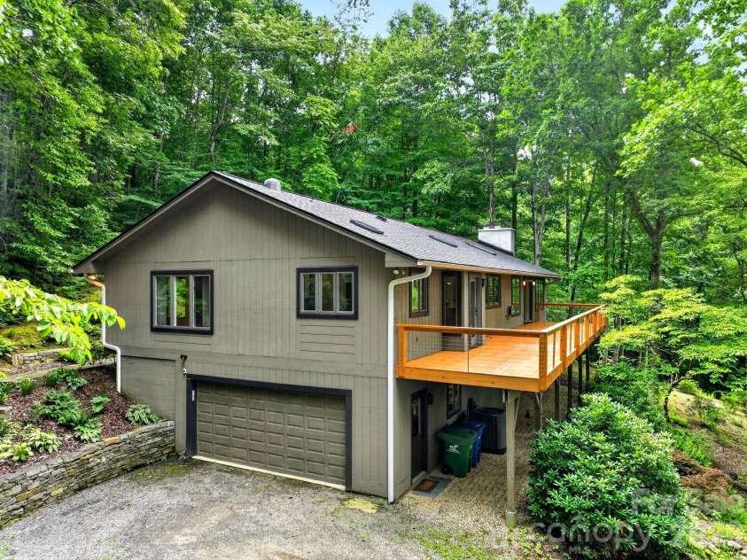 12 Beech Tree Lane, Asheville, NC 28804.  MLS# CAR4406184, YatesRealty ID 42943. 