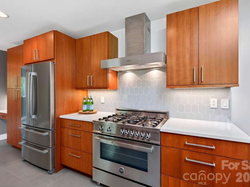 12 Beech Tree Lane, Asheville, NC 28804.  MLS# CAR4406184, YatesRealty ID 42943. Chef's kitchen