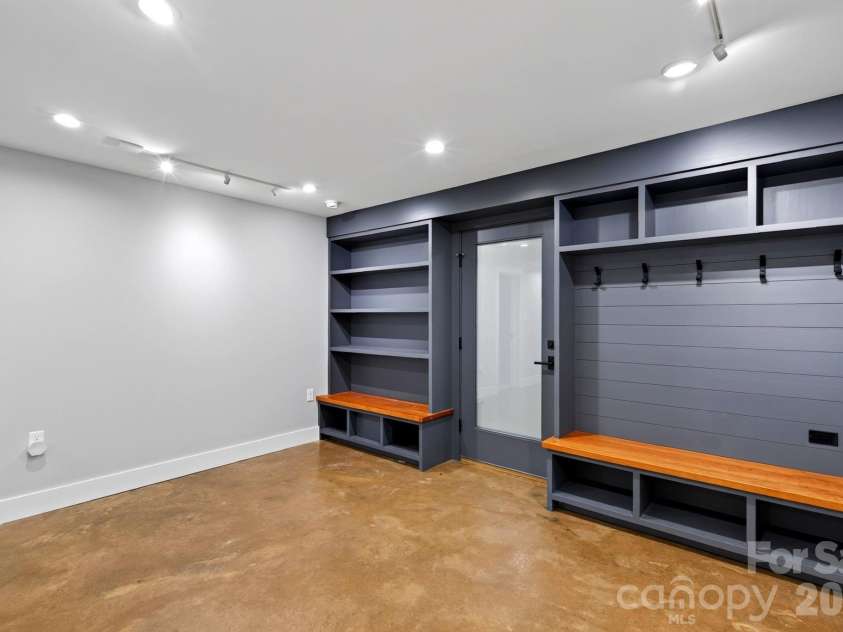12 Beech Tree Lane, Asheville, NC 28804.  MLS# CAR4406184, YatesRealty ID 42943. Mudroom