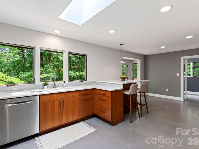12 Beech Tree Lane, Asheville, NC 28804.  MLS# CAR4406184, YatesRealty ID 42943. Quartz counters