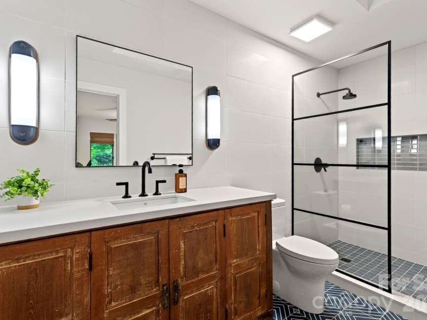 12 Beech Tree Lane, Asheville, NC 28804.  MLS# CAR4406184, YatesRealty ID 42943. Tv bones ensuite