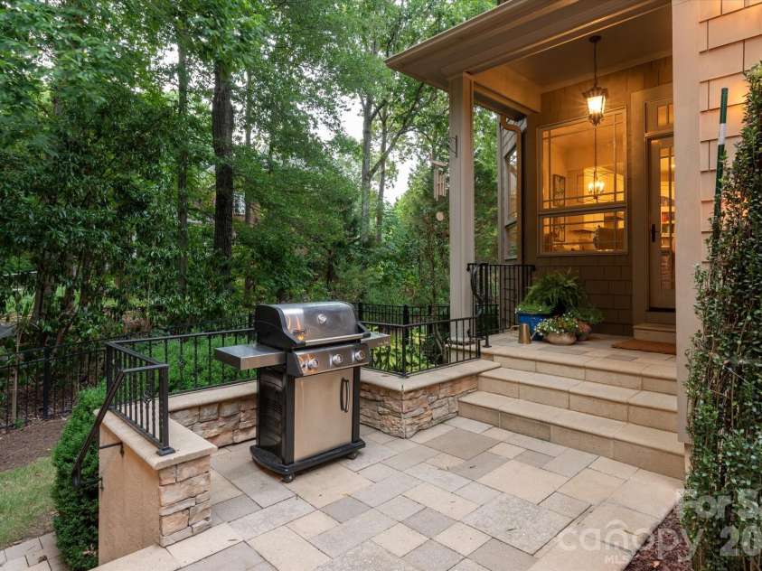 1122 Dobson Drive, Waxhaw, NC 28173.  MLS# CAR4406778, YatesRealty ID 42947. ...with immediate access access off the Kitchen and Great Room.
