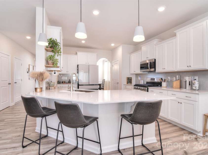 124 Doncaster Drive, Mooresville, NC 28115.  MLS# CAR4220444, YatesRealty ID 4295. 