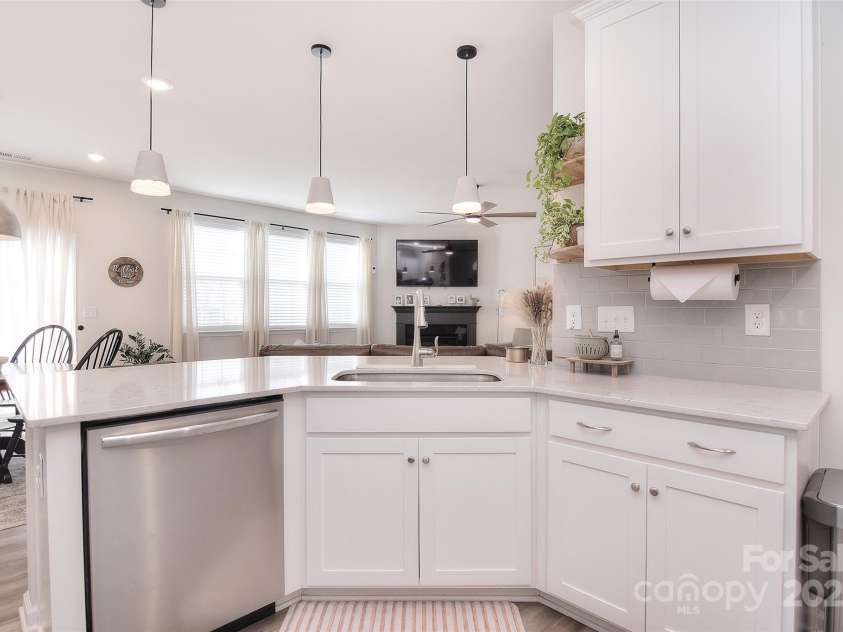 124 Doncaster Drive, Mooresville, NC 28115.  MLS# CAR4220444, YatesRealty ID 4295. 