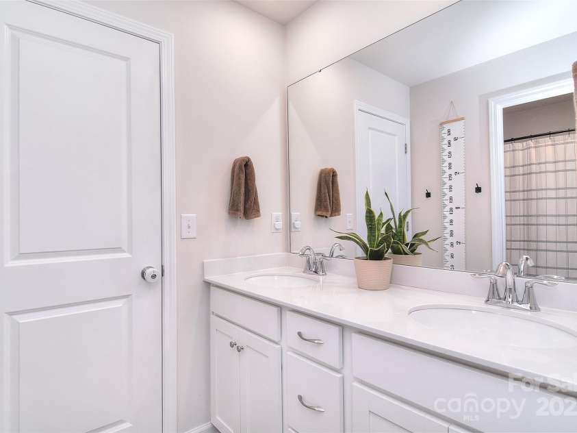 124 Doncaster Drive, Mooresville, NC 28115.  MLS# CAR4220444, YatesRealty ID 4295. 