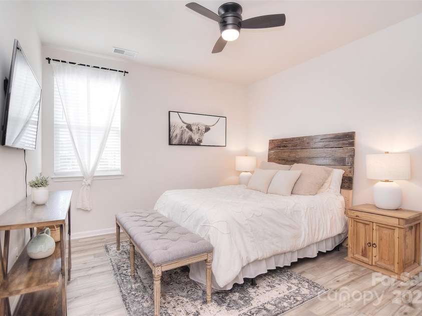 124 Doncaster Drive, Mooresville, NC 28115.  MLS# CAR4220444, YatesRealty ID 4295. Bedroom w/ En Suite on main