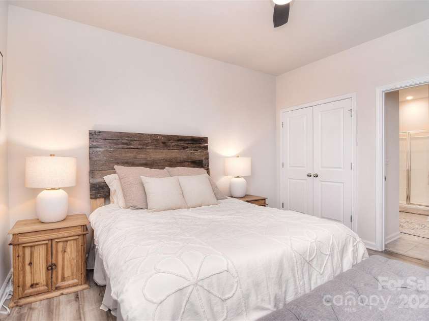 124 Doncaster Drive, Mooresville, NC 28115.  MLS# CAR4220444, YatesRealty ID 4295. Bedroom w/ En Suite on main