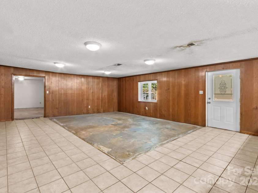 991 Fairway Drive, Kannapolis, NC 28081.  MLS# CAR4301206, YatesRealty ID 4295. 