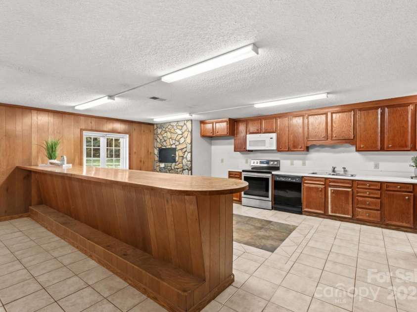 991 Fairway Drive, Kannapolis, NC 28081.  MLS# CAR4301206, YatesRealty ID 4295. 