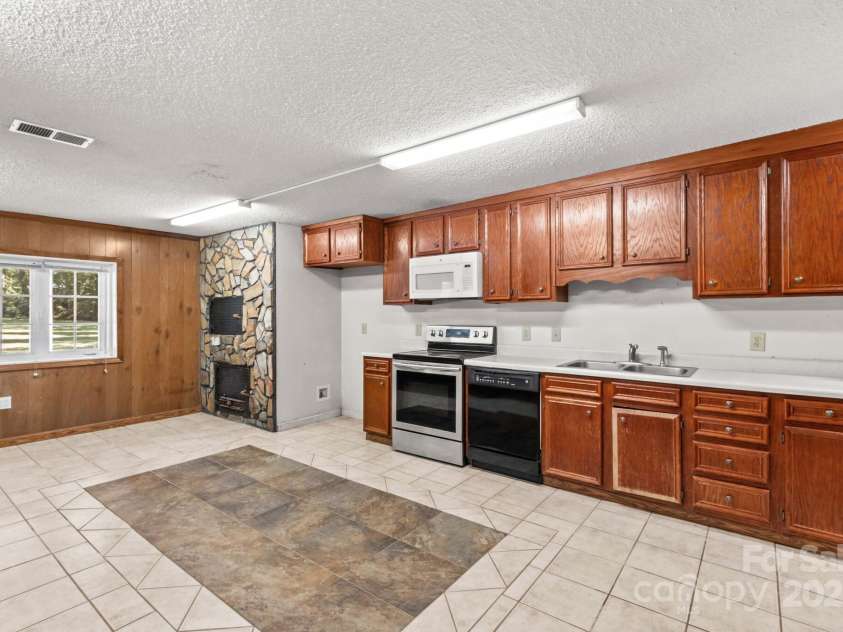 991 Fairway Drive, Kannapolis, NC 28081.  MLS# CAR4301206, YatesRealty ID 4295. 