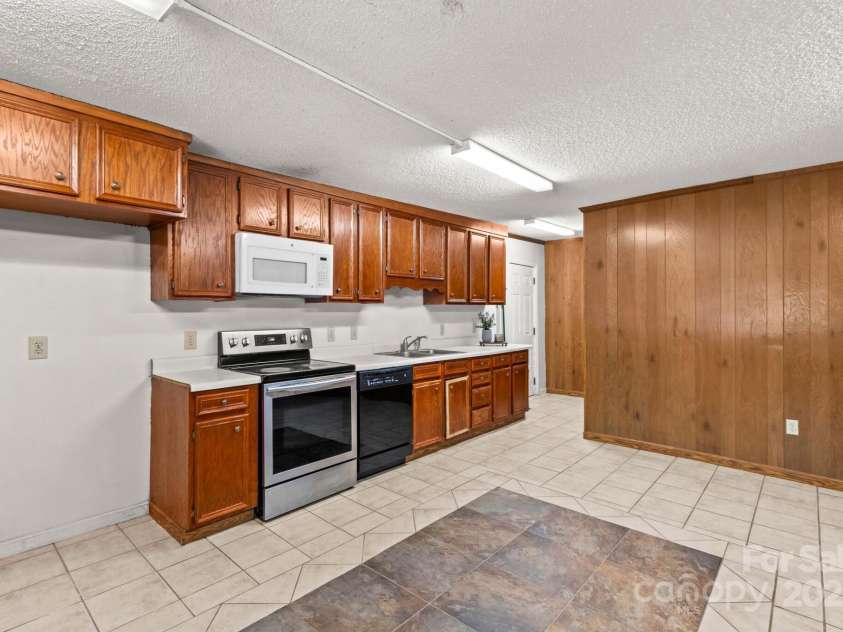 991 Fairway Drive, Kannapolis, NC 28081.  MLS# CAR4301206, YatesRealty ID 4295. 