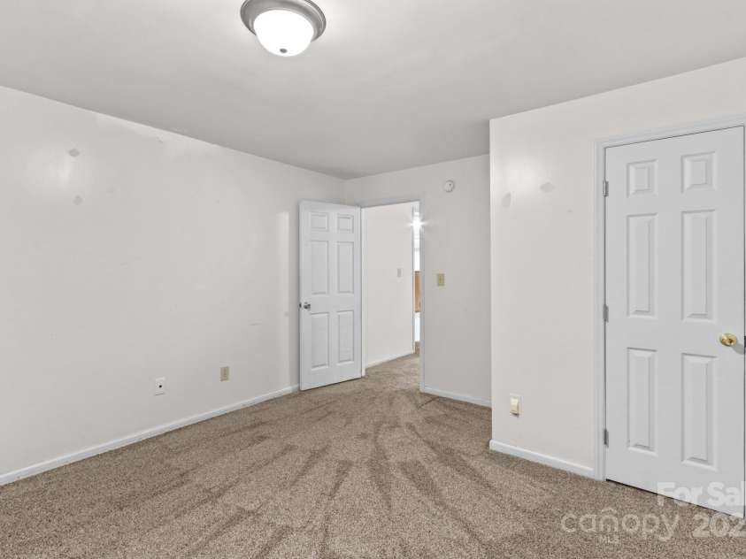 991 Fairway Drive, Kannapolis, NC 28081.  MLS# CAR4301206, YatesRealty ID 4295. 