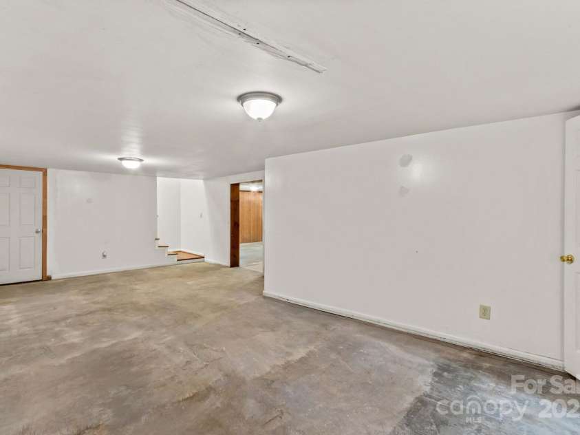 991 Fairway Drive, Kannapolis, NC 28081.  MLS# CAR4301206, YatesRealty ID 4295. 