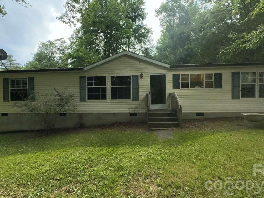 294 Lester Lane, Hendersonville, NC 28739.  MLS# CAR4399689, YatesRealty ID 42956. 