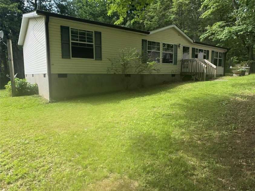 294 Lester Lane, Hendersonville, NC 28739.  MLS# CAR4399689, YatesRealty ID 42956. 