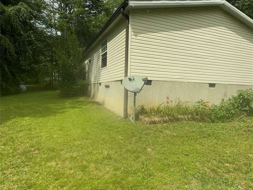 294 Lester Lane, Hendersonville, NC 28739.  MLS# CAR4399689, YatesRealty ID 42956. 