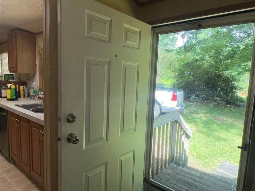 294 Lester Lane, Hendersonville, NC 28739.  MLS# CAR4399689, YatesRealty ID 42956. 