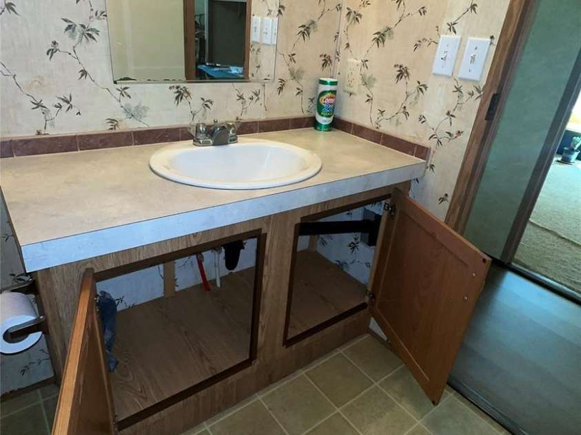 294 Lester Lane, Hendersonville, NC 28739.  MLS# CAR4399689, YatesRealty ID 42956. 