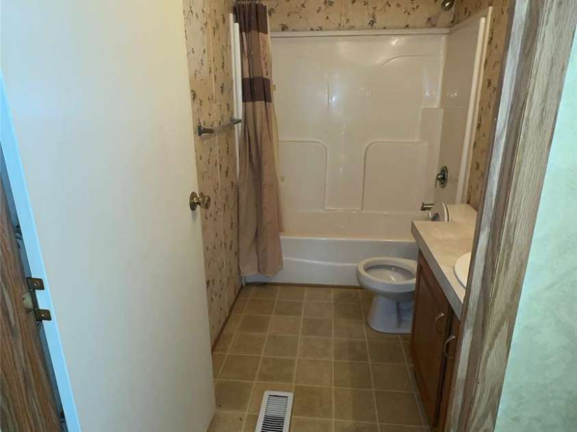294 Lester Lane, Hendersonville, NC 28739.  MLS# CAR4399689, YatesRealty ID 42956. 