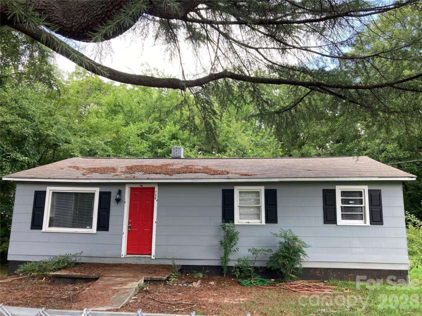 726 Grace Street, Salisbury, NC 28144.  MLS# CAR4408000, YatesRealty ID 42958. 