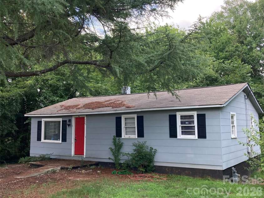726 Grace Street, Salisbury, NC 28144.  MLS# CAR4408000, YatesRealty ID 42958. 