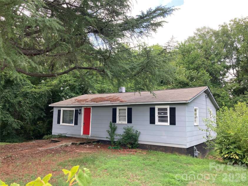 726 Grace Street, Salisbury, NC 28144.  MLS# CAR4408000, YatesRealty ID 42958. 