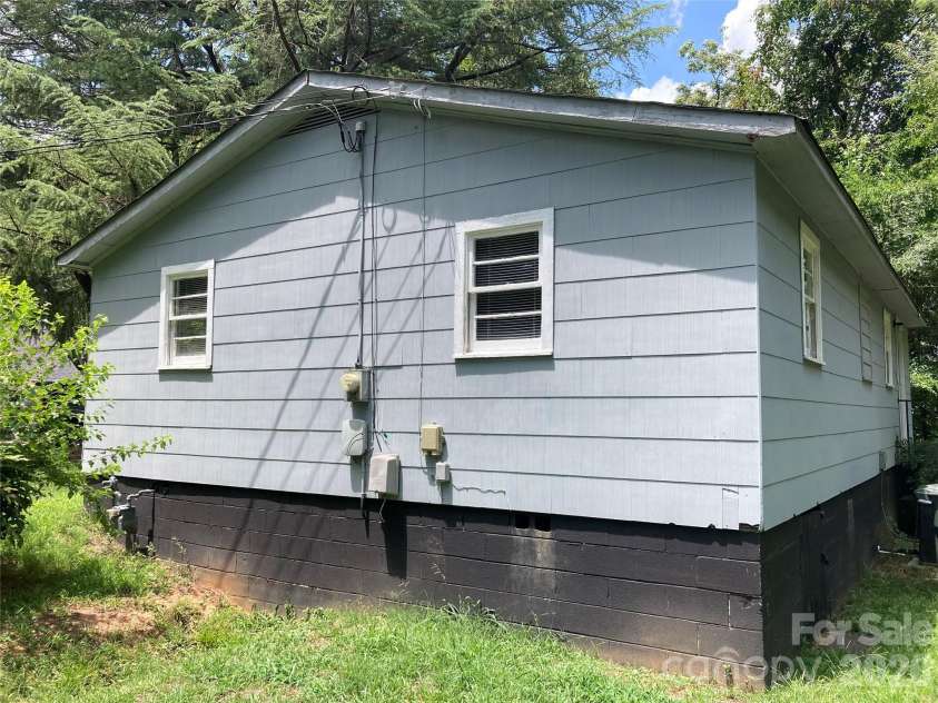 726 Grace Street, Salisbury, NC 28144.  MLS# CAR4408000, YatesRealty ID 42958. 