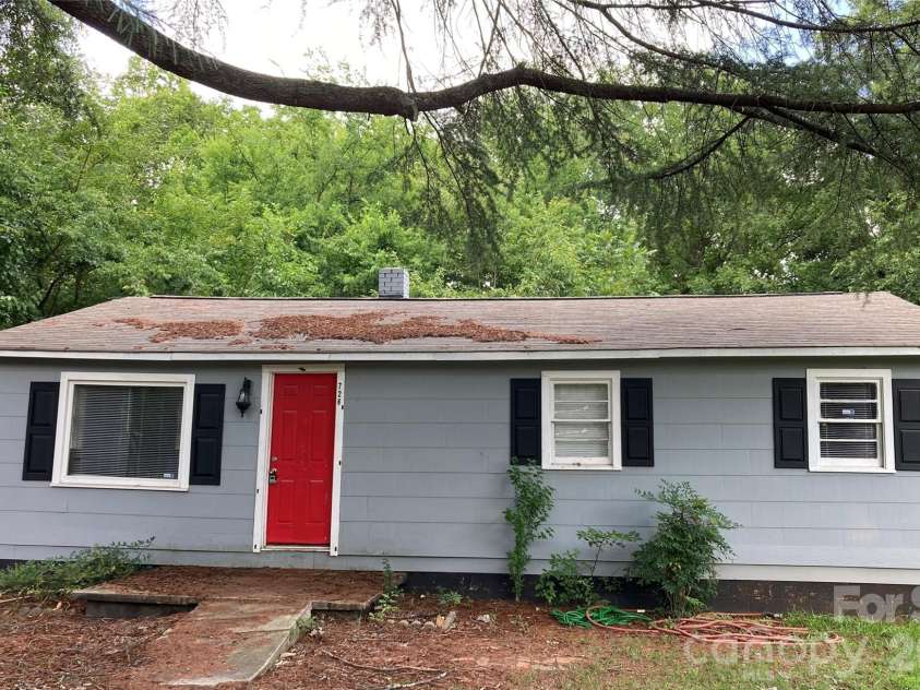 726 Grace Street, Salisbury, NC 28144.  MLS# CAR4408000, YatesRealty ID 42958. 
