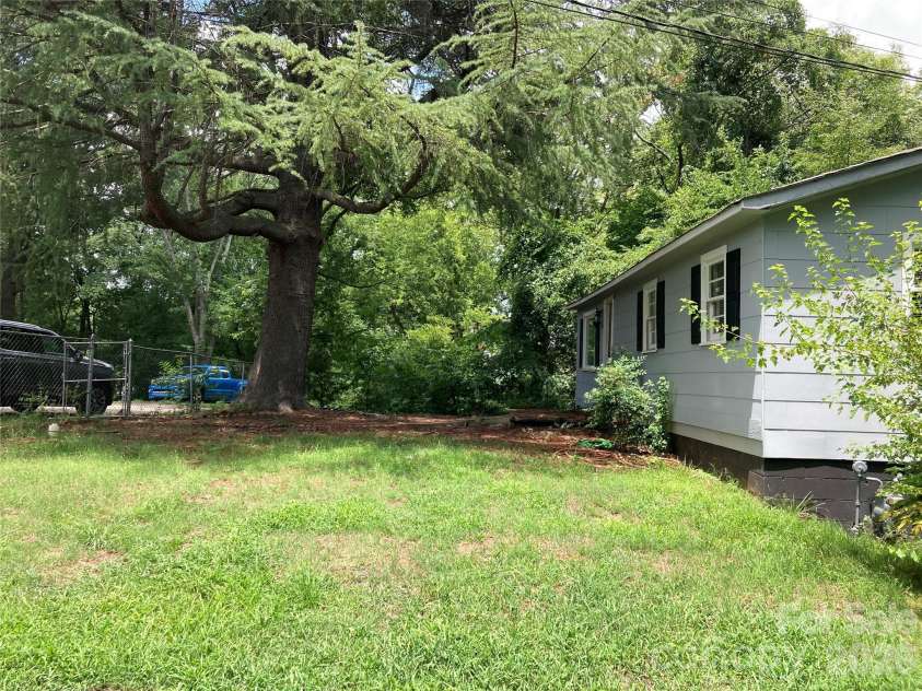 726 Grace Street, Salisbury, NC 28144.  MLS# CAR4408000, YatesRealty ID 42958. 