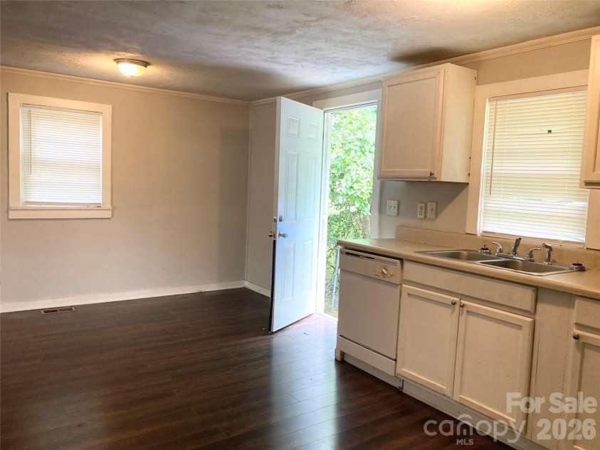 726 Grace Street, Salisbury, NC 28144.  MLS# CAR4408000, YatesRealty ID 42958. 