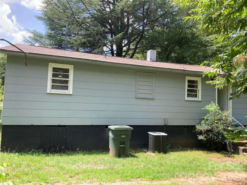 726 Grace Street, Salisbury, NC 28144.  MLS# CAR4408000, YatesRealty ID 42958. 