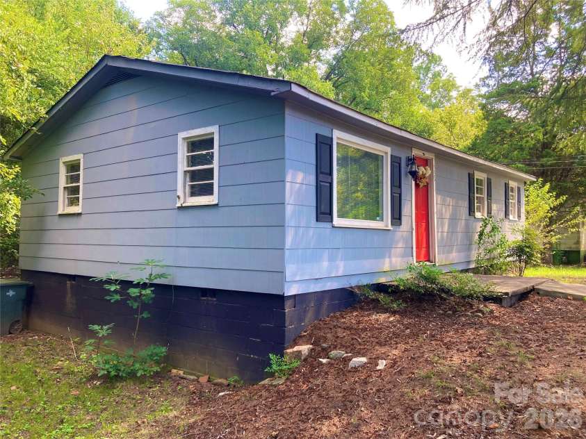 726 Grace Street, Salisbury, NC 28144.  MLS# CAR4408000, YatesRealty ID 42958. 