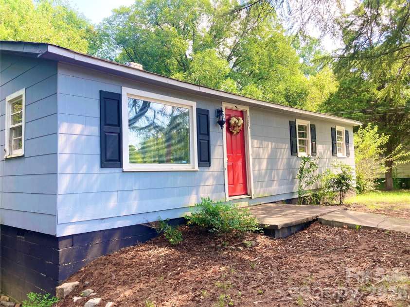 726 Grace Street, Salisbury, NC 28144.  MLS# CAR4408000, YatesRealty ID 42958. 