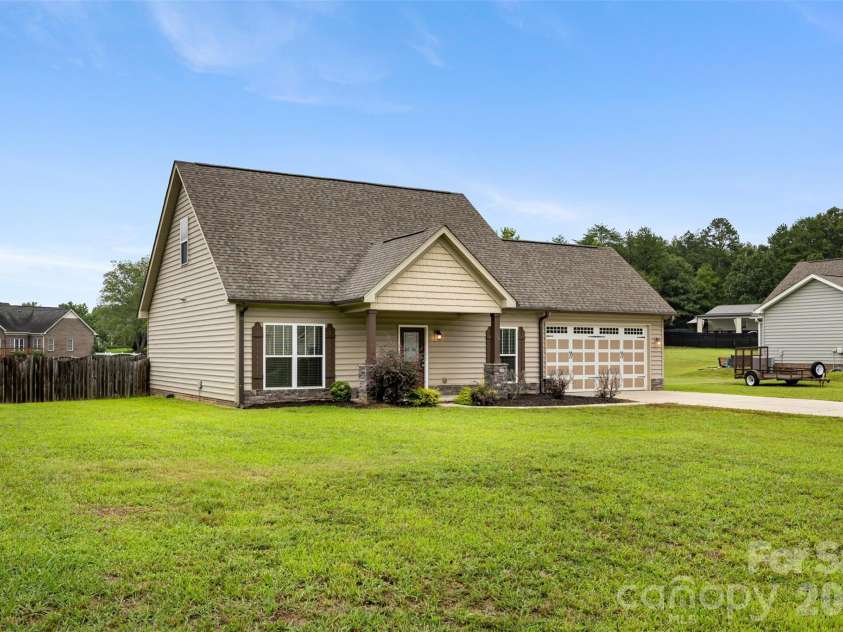 926 Hathcock Glen Drive, Oakboro, NC 28129.  MLS# CAR4411445, YatesRealty ID 42959. 