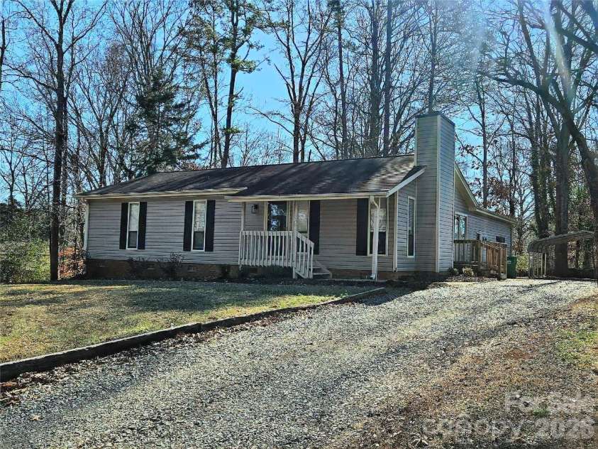 506 Settlement Drive, Midland, NC 28107.  MLS# CAR4335976, YatesRealty ID 4296. 