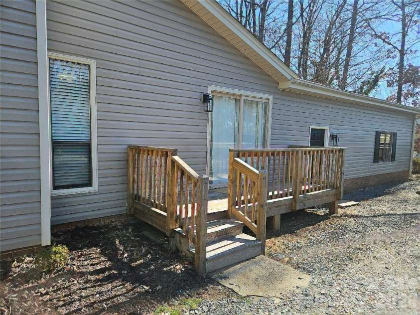 506 Settlement Drive, Midland, NC 28107.  MLS# CAR4335976, YatesRealty ID 4296. 