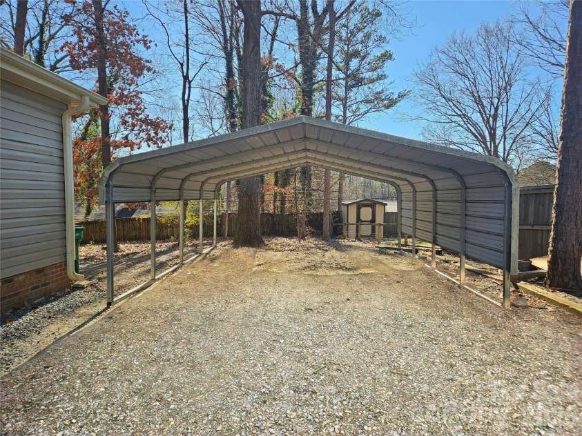 506 Settlement Drive, Midland, NC 28107.  MLS# CAR4335976, YatesRealty ID 4296. 
