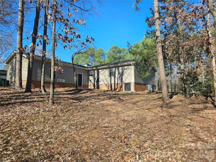 506 Settlement Drive, Midland, NC 28107.  MLS# CAR4335976, YatesRealty ID 4296. 