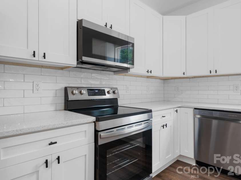 209 Knott Street, Shelby, NC 28150.  MLS# CAR4409362, YatesRealty ID 42960. 