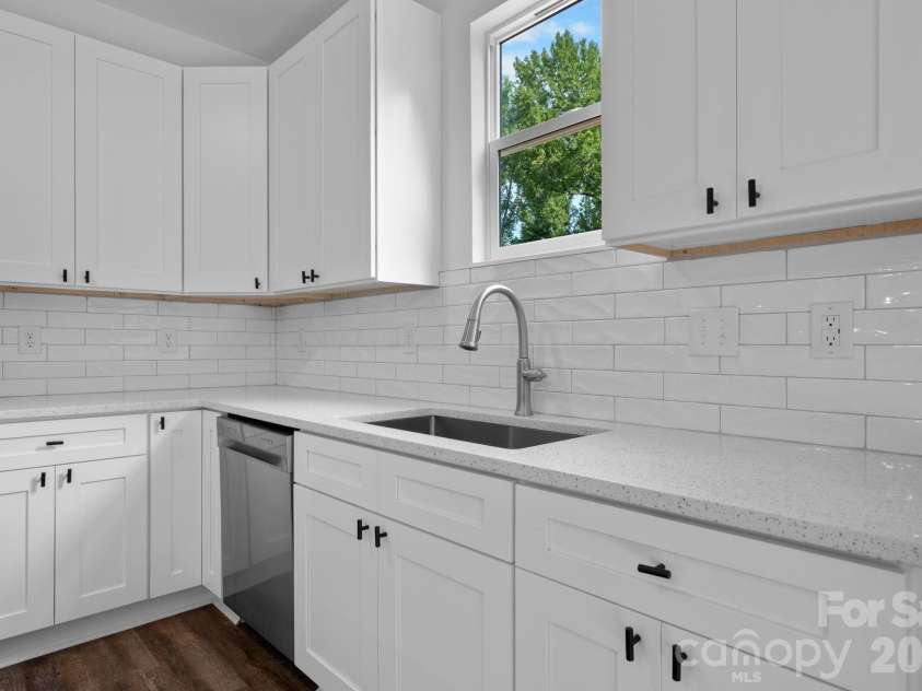 209 Knott Street, Shelby, NC 28150.  MLS# CAR4409362, YatesRealty ID 42960. 