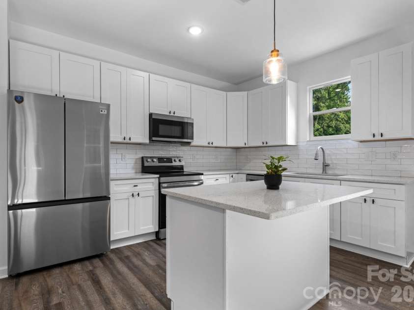209 Knott Street, Shelby, NC 28150.  MLS# CAR4409362, YatesRealty ID 42960. Kitchen