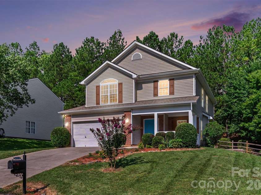 2133 Majestic Poplar Drive, Waxhaw, NC 28173.  MLS# CAR4411286, YatesRealty ID 42962. 