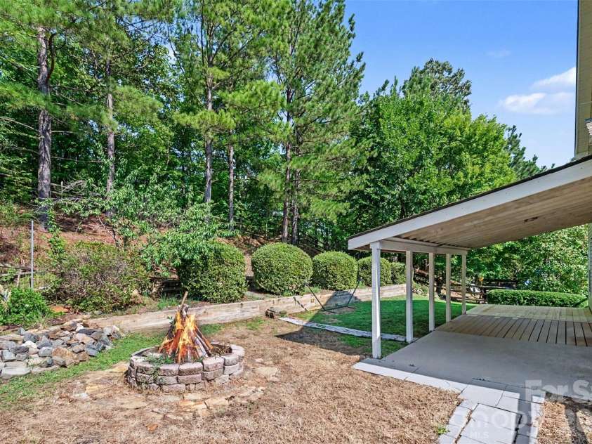 2133 Majestic Poplar Drive, Waxhaw, NC 28173.  MLS# CAR4411286, YatesRealty ID 42962. 