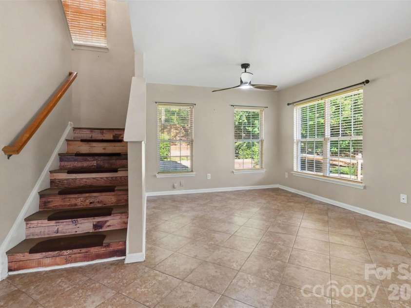 2133 Majestic Poplar Drive, Waxhaw, NC 28173.  MLS# CAR4411286, YatesRealty ID 42962. Dining area