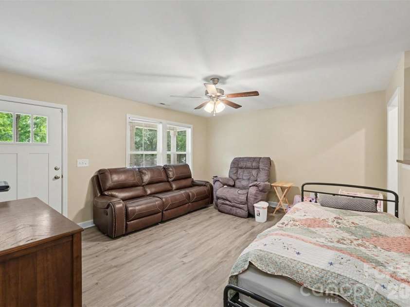 914 Brandon Street, Gastonia, NC 28052.  MLS# CAR4406354, YatesRealty ID 42963. 