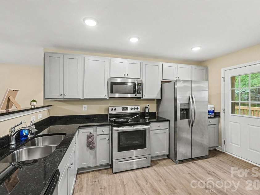 914 Brandon Street, Gastonia, NC 28052.  MLS# CAR4406354, YatesRealty ID 42963. 