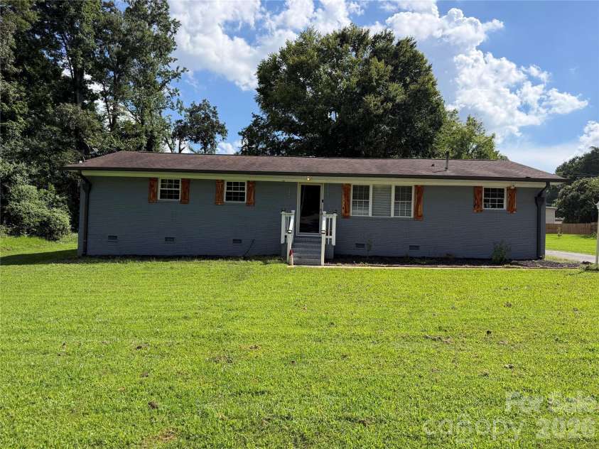 911 Eldorado Avenue, Charlotte, NC 28262.  MLS# CAR4412351, YatesRealty ID 42964. 