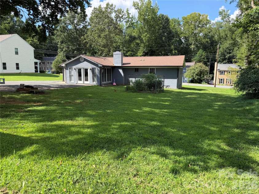911 Eldorado Avenue, Charlotte, NC 28262.  MLS# CAR4412351, YatesRealty ID 42964. 